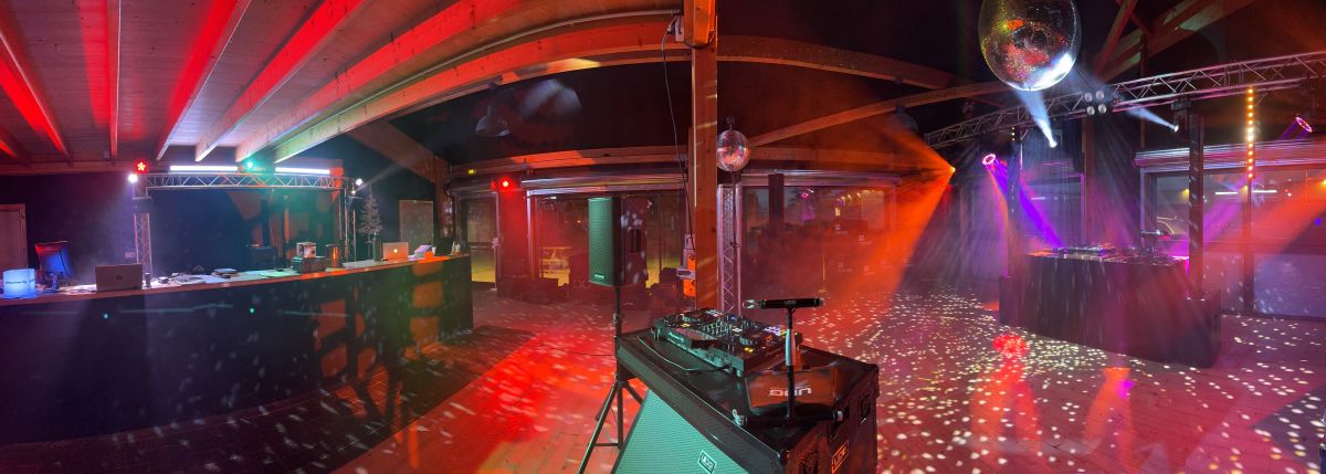 Showroom Events Box à Ploudaniel (Finistère) : vente / location sono, éclairage, équipement DJ Showroom Events Box à Ploudaniel (Finistère) : vente / location sono, éclairage, équipement DJ