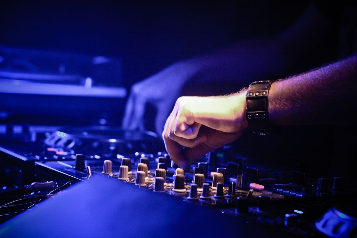 Cours de DJ mix pour tout niveau, à Ploudaniel, entre Brest et Morlaix Cours de DJ mix pour tout niveau, à Ploudaniel, entre Brest et Morlaix
