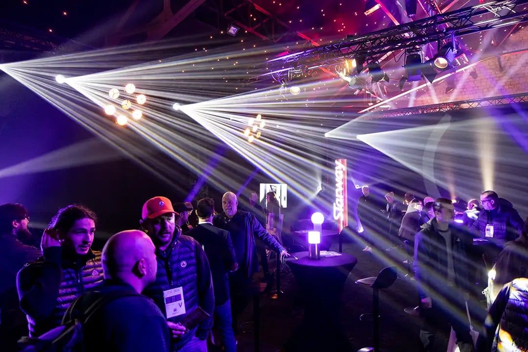 Régie DJ, sono et éclairage pour un mariage réussi ! Régie DJ, sono et éclairage pour un mariage réussi !