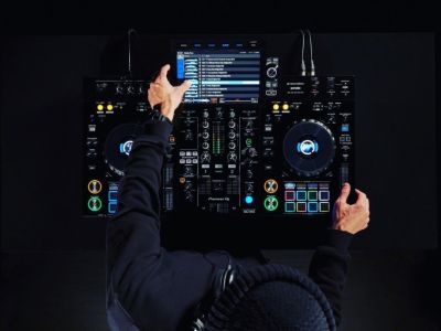 🚨NEWS 🚨 @pioneerdjfr
Pioneer XDJ RX3 🎛🎚
Bientôt disponible en boutique !!!