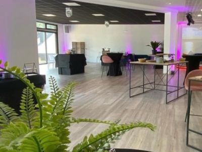 Retour sur notre installation à @capstream_29 Landerneau

Désireux de vouloir s’équiper en jeux de lumière afin de proposer à leurs différents clients une...