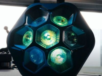 Envie d’un éclairage pour ton event ? 💡

La Soundboks Lightbox, c’est le produit qui transforme une simple soirée en vraie expérience ✨

👉 Lumière intense...